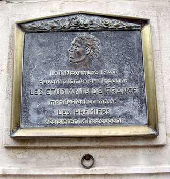 plaque_commemorative_a_l_angle_des_champs_elysees_et_de_la_place_de_l_etoile.jpg